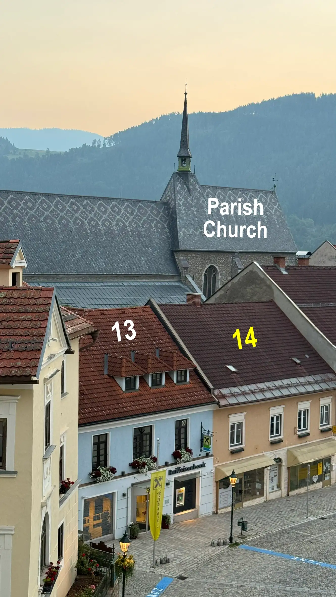 Foreground: Hauptplatz 13, 14; background: parish church