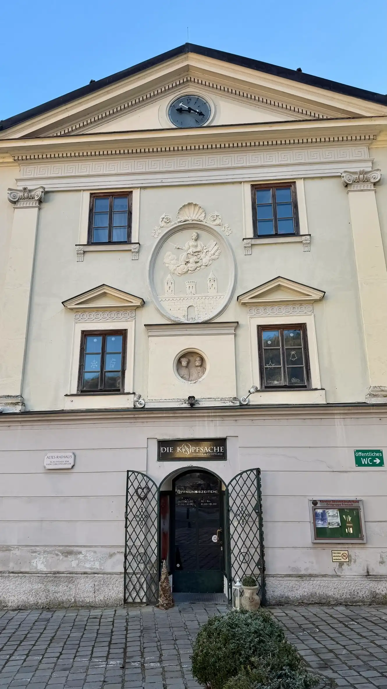 Facade facing Main Square (Hauptplatz 1)