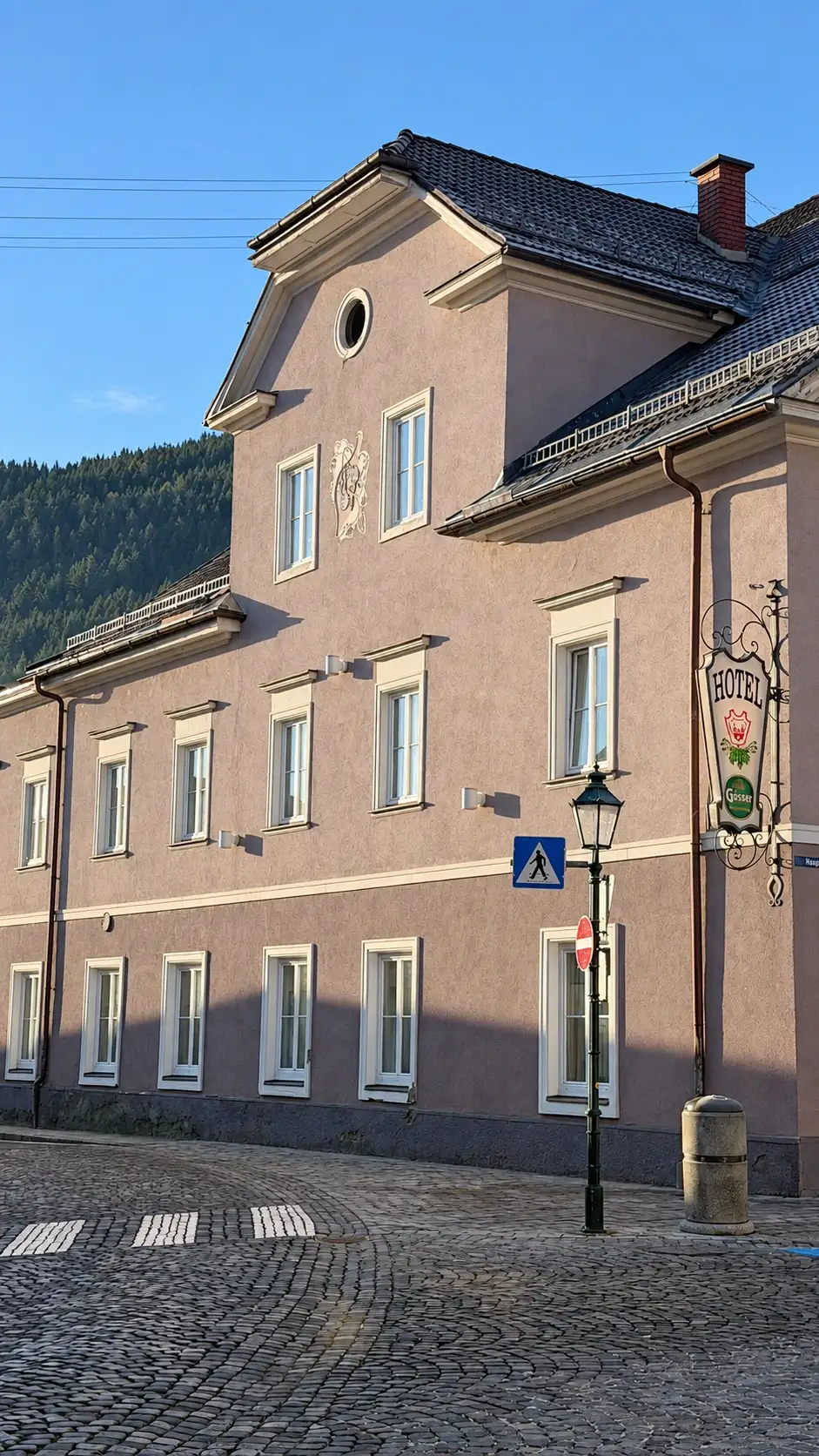 Facade facing Herrengasse featuring two storeys and a wall dormer
