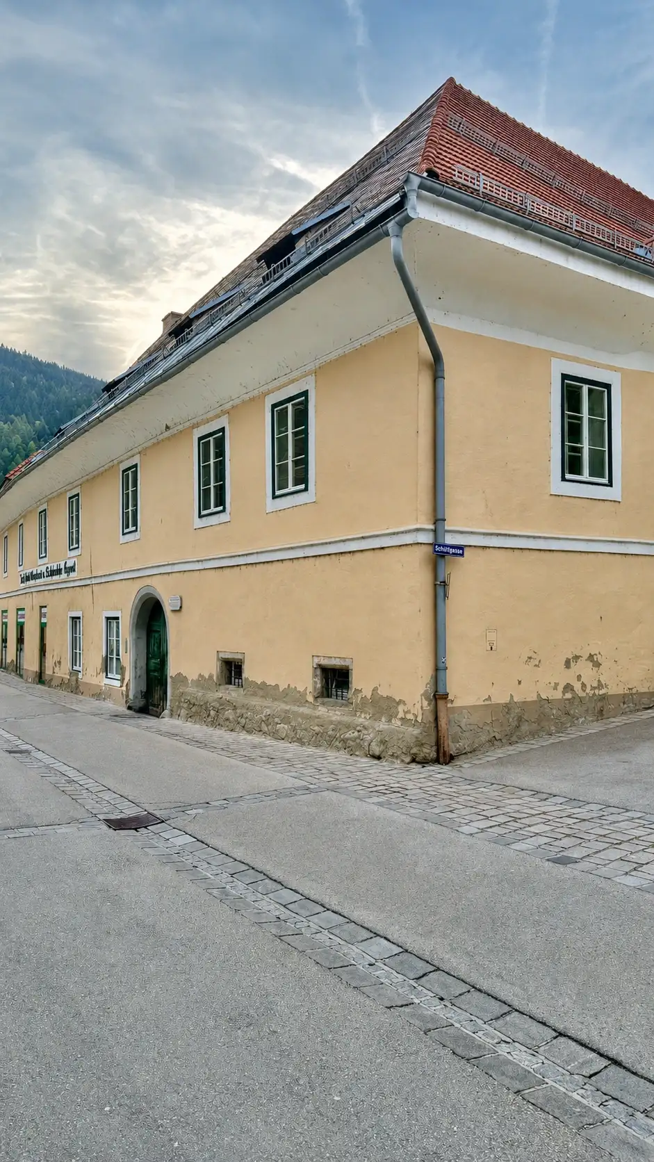 Bahnhofstraße 15