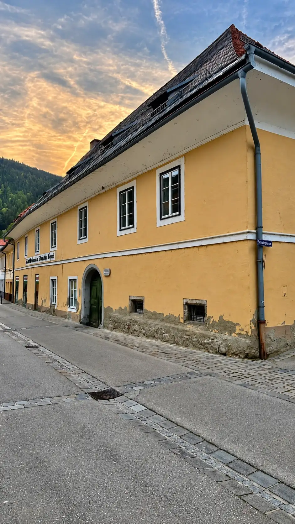 Bahnhofstraße 15