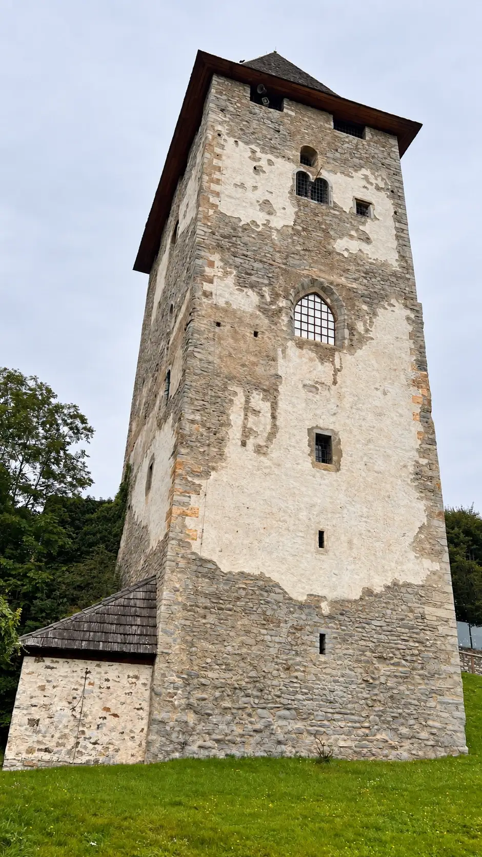 Houses a Monumental Chapel