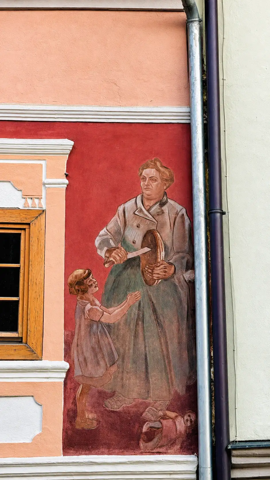Bahnhofstraße 2 | Consuming the bread loaf