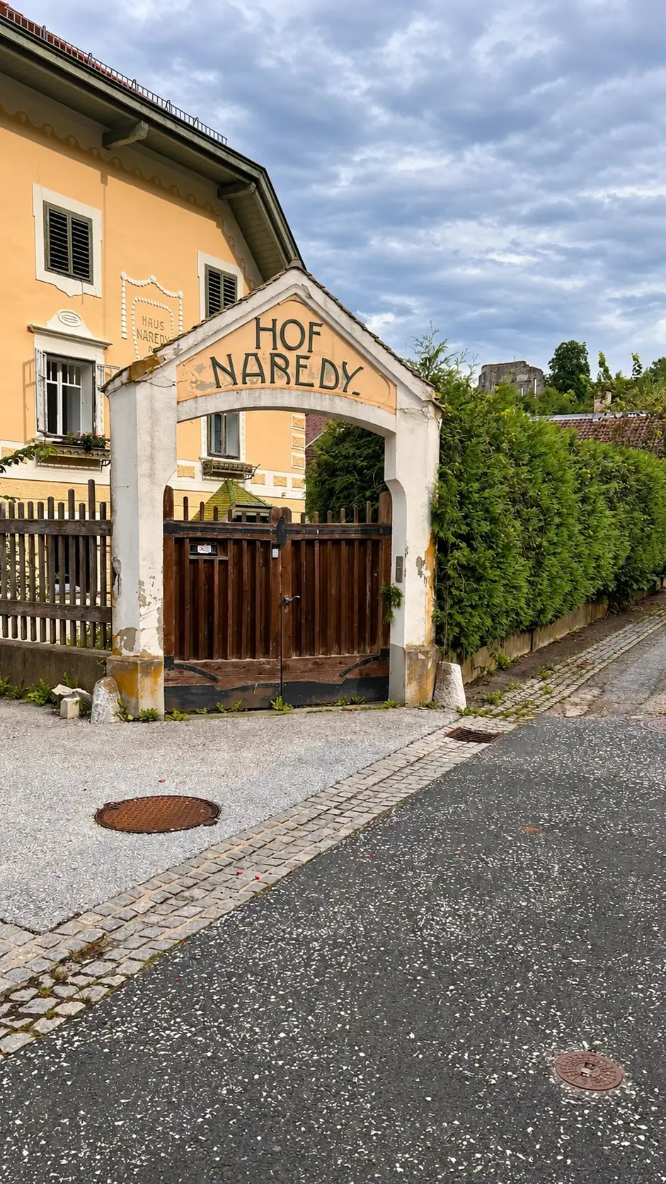 Hof Naredy